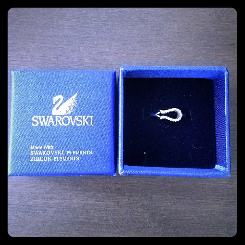 Nwot Chic Ring With Swarovski Elements - image 1